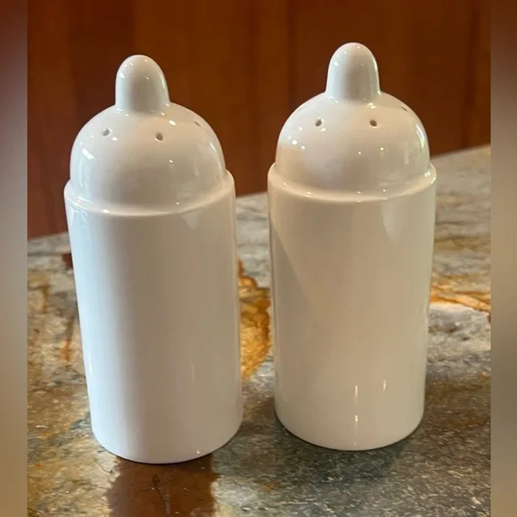 Portmeirion Botanic Garden Salt & Pepper Shakers Pansies 💜 Butterfly 🦋 - Picture 4 of 6